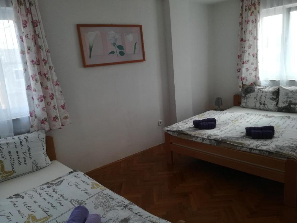 Apartment And Rooms Sidro Petrcane Ngoại thất bức ảnh